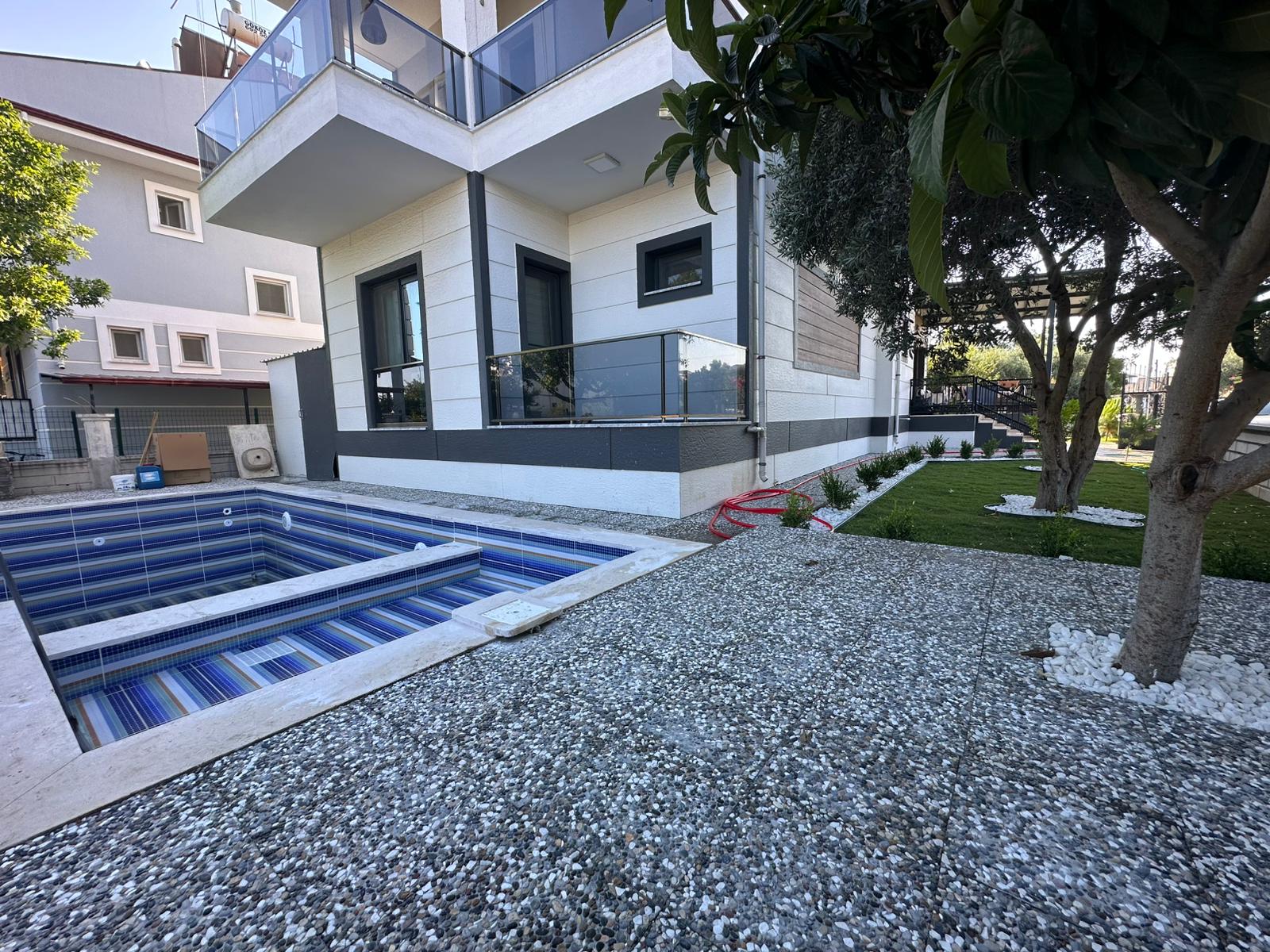 400 m² Arsa Üzerinde 280 m² Kullanımlı Havuzlu Lüks Villa – Dalaman