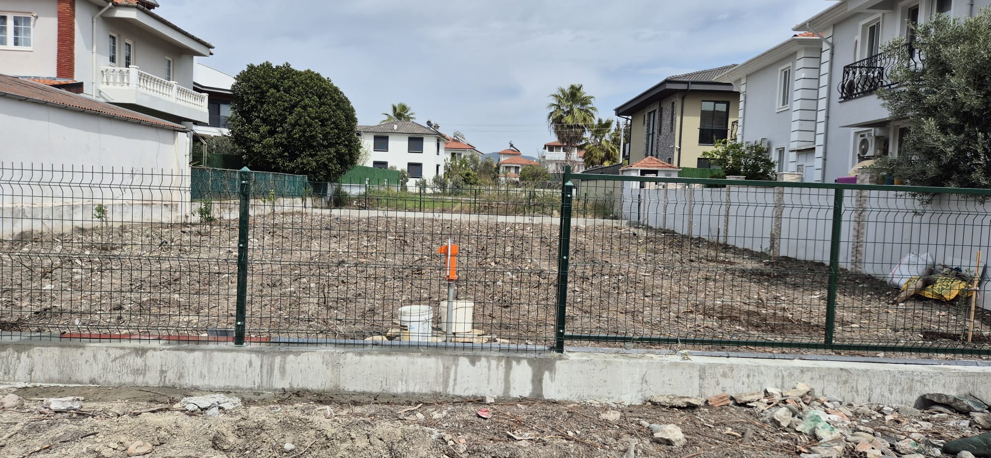 Batı Cepheli, 2 Kat İmarlı, Yatırıma Uygun 403 m² Villa Arsası