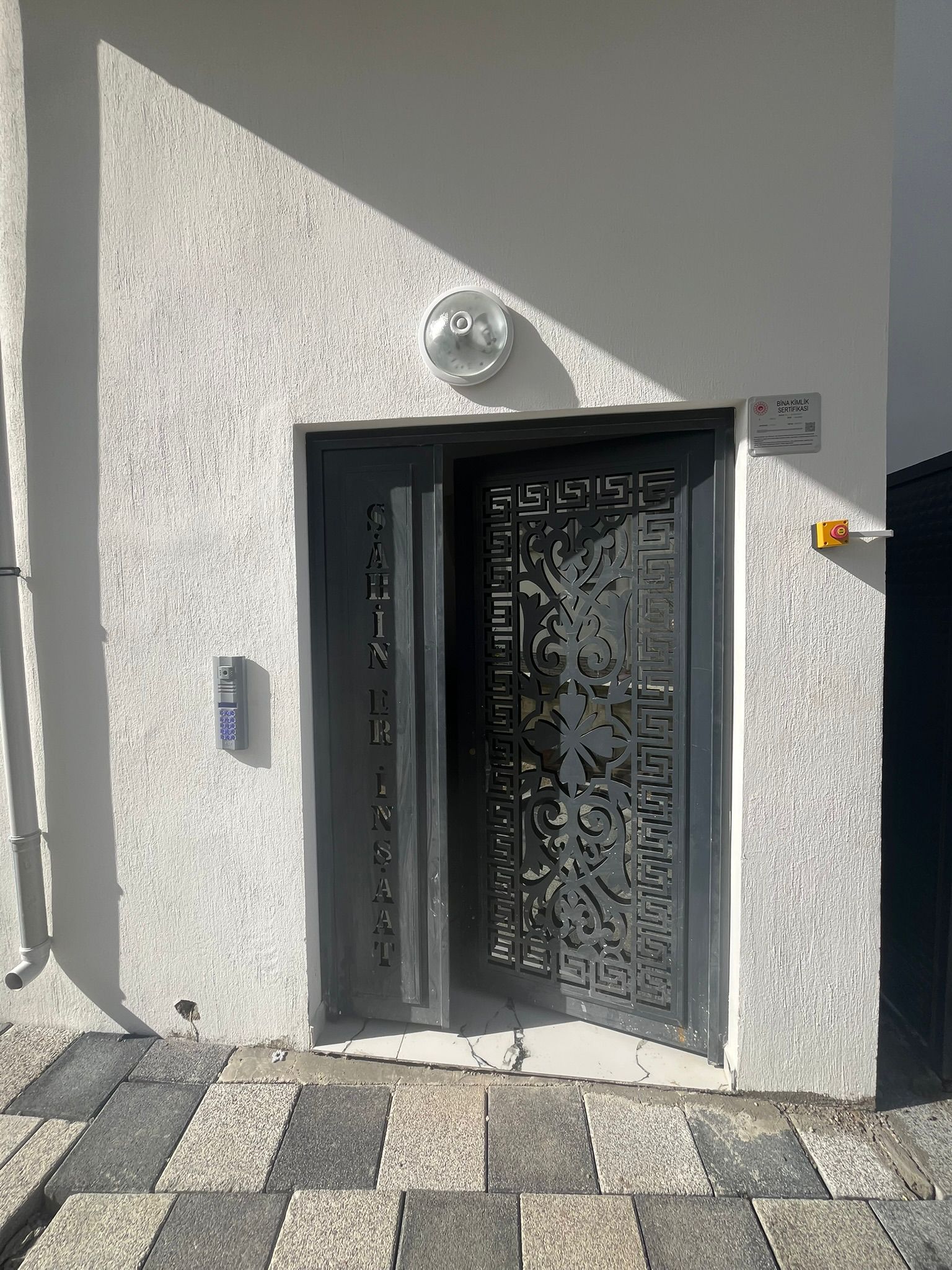 Dalaman Merkezde Kiralık 2+1 Aile Apartmanı Vestiyerli