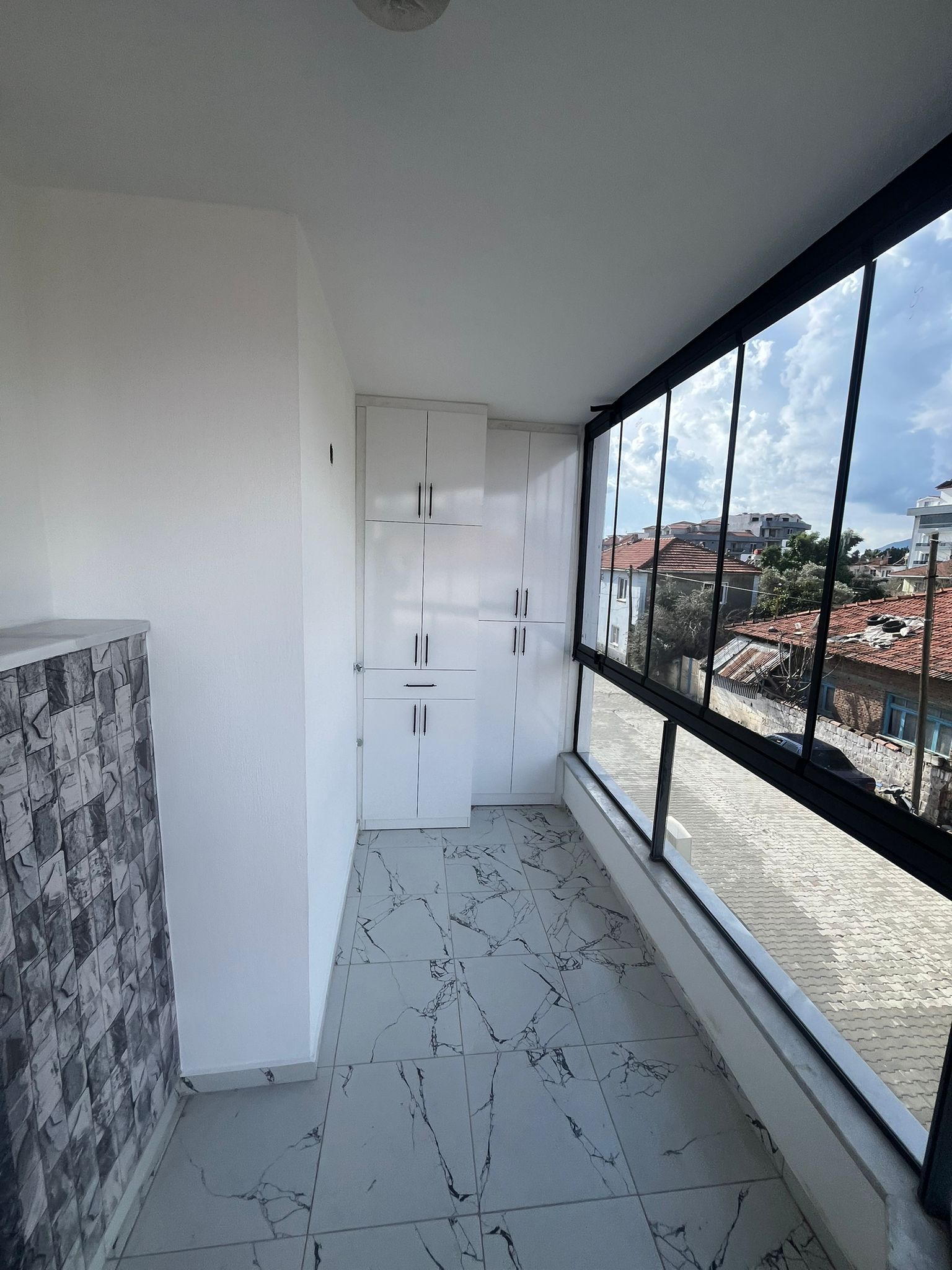 Dalaman Merkezde Kiralık 2+1 Aile Apartmanı Vestiyerli