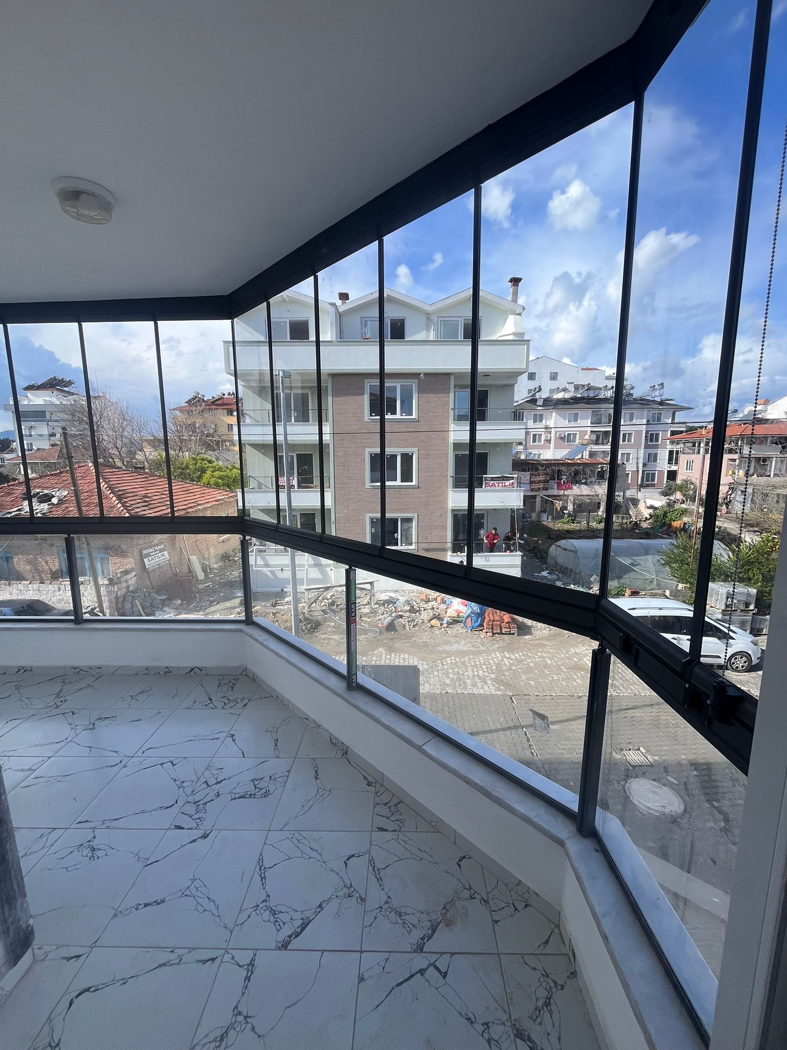Dalaman Merkezde Kiralık 2+1 Aile Apartmanı Vestiyerli