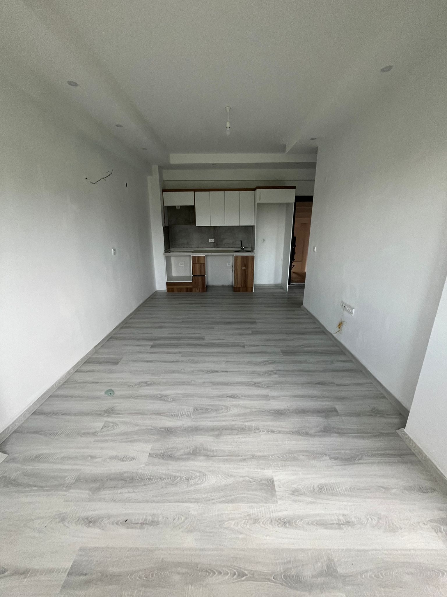 Güneş Alan Güney Cepheli 1+1 Daire Geniş Balkonlu, Bahçeli Nizam