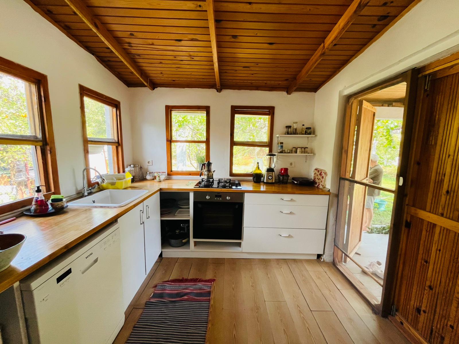 Güzelyurtta Satılık 1 Dönüm İçerisinde Müstakil Ev Ref.Kodu:7305