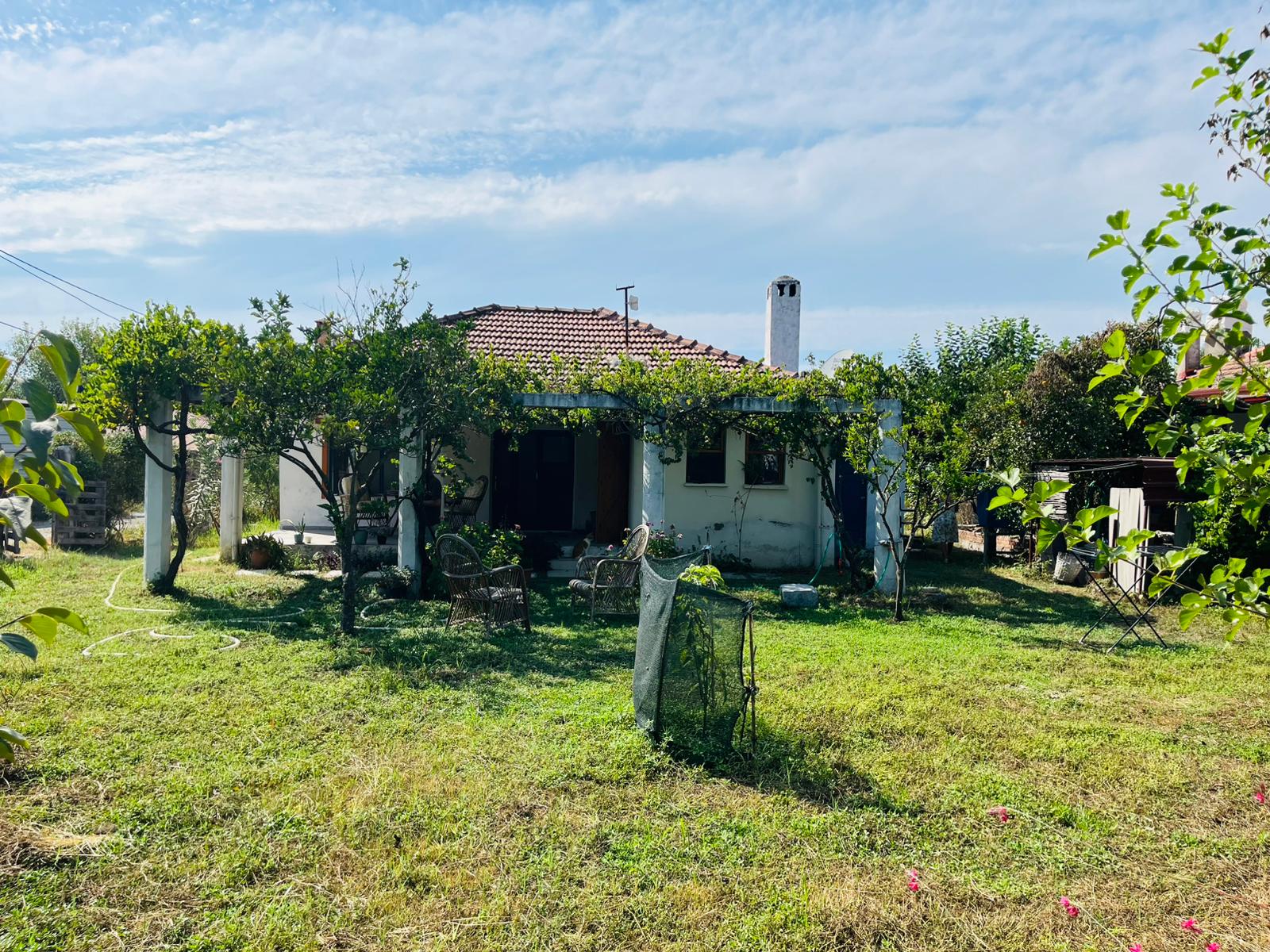 Güzelyurtta Satılık 1 Dönüm İçerisinde Müstakil Ev Ref.Kodu:7305