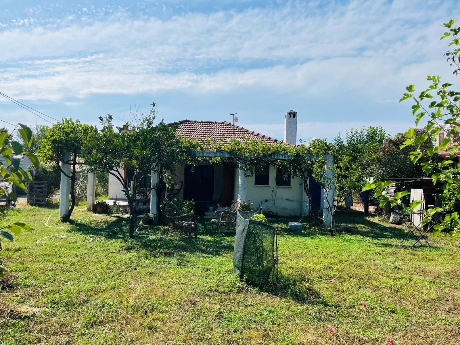 Güzelyurtta Satılık 1 Dönüm İçerisinde Müstakil Ev Ref.Kodu:7305