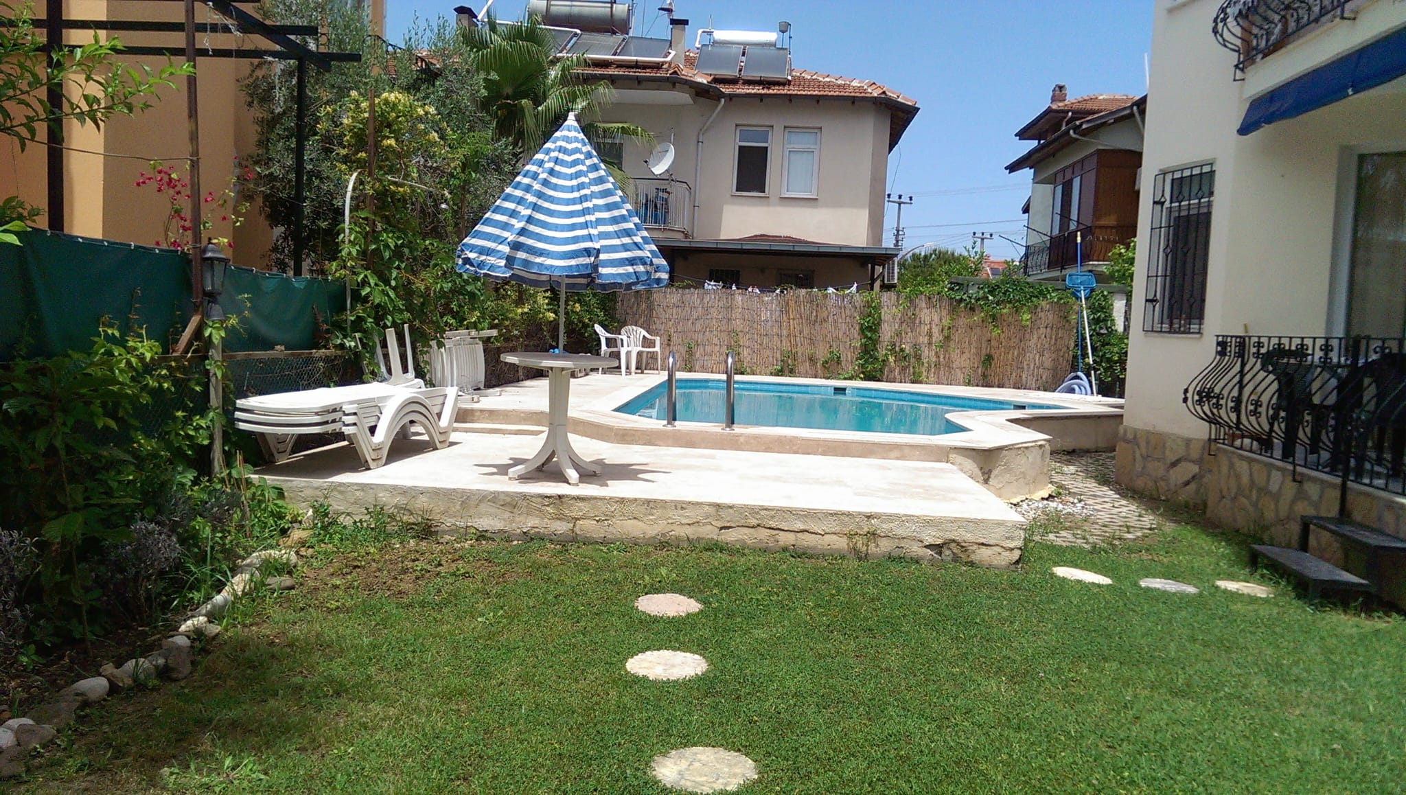 Havuzlu ve Bahçeli Site İçinde Satılık 1+1 Daire – Çalış, Fethiye