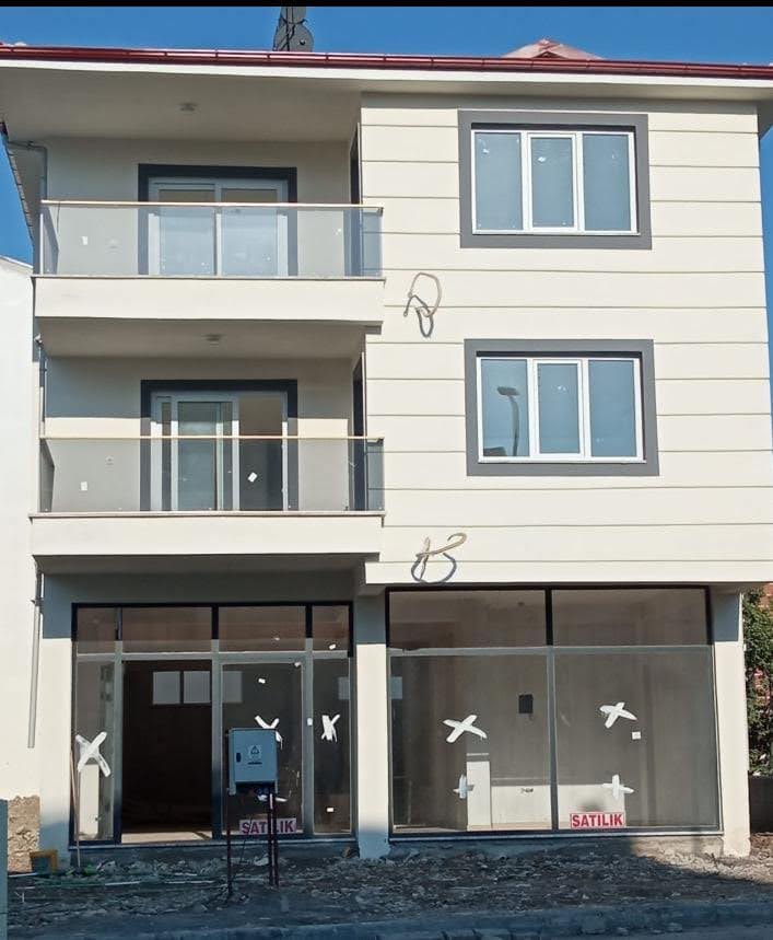 Dalaman Hürriyet Mahallesi Hastane Kavşağında – Komple Satılık Gelir Getiren Bina 