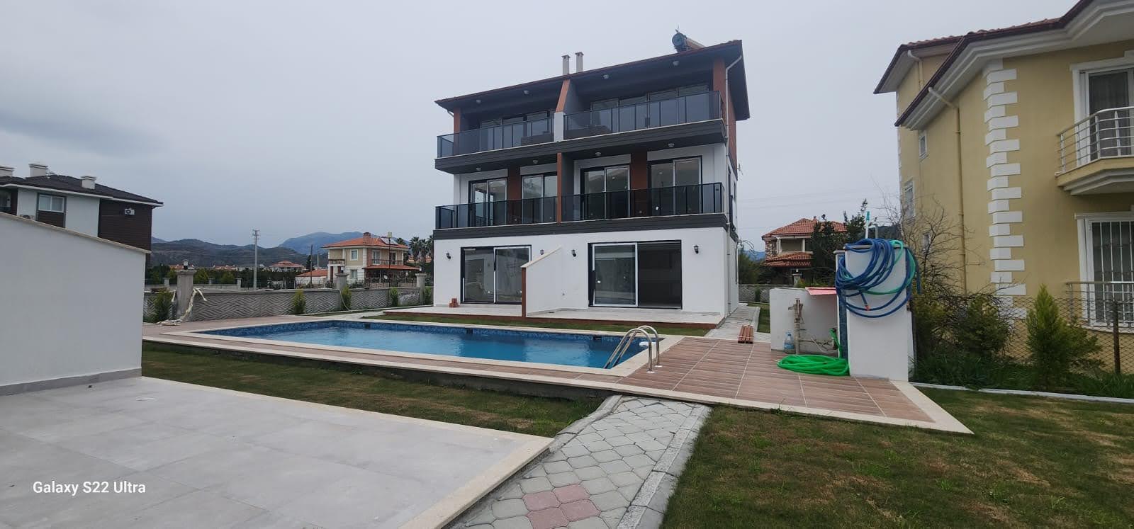 Dalaman’da Terasında Jakuzi Bulunan Lüks Triplex Villa – 4+1, Ortak Havuzlu