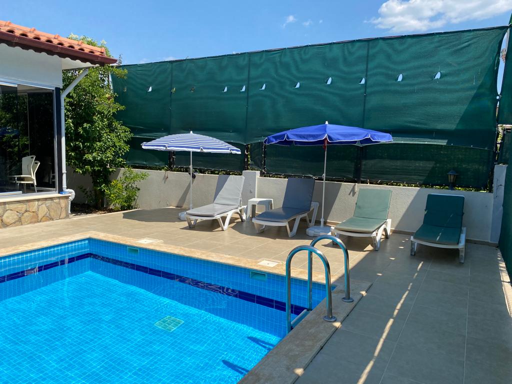 Karaçalı’da 414m² Arsada Müstakil Havuzlu 5+1 Lüks Triplex Villa 