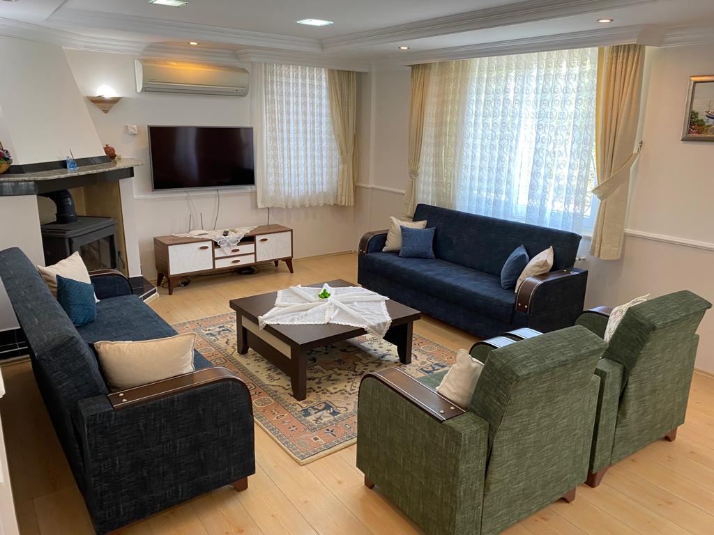 Karaçalı’da 414m² Arsada Müstakil Havuzlu 5+1 Lüks Triplex Villa 