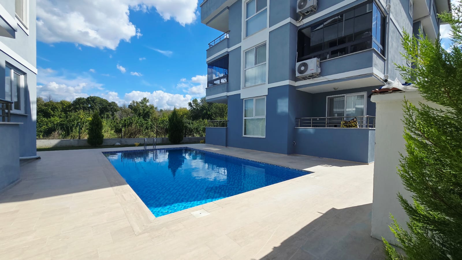 Altıntaşta Yatırımlık 2+1 Havuzlu Sitede Ferah Ara Kat