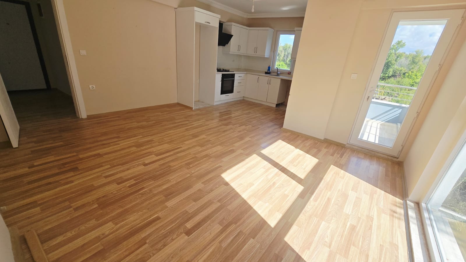 Altıntaşta Yatırımlık 2+1 Havuzlu Sitede Ferah Ara Kat