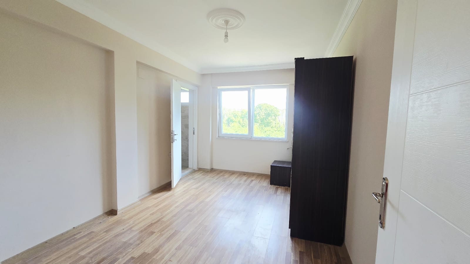 Altıntaşta Yatırımlık 2+1 Havuzlu Sitede Ferah Ara Kat