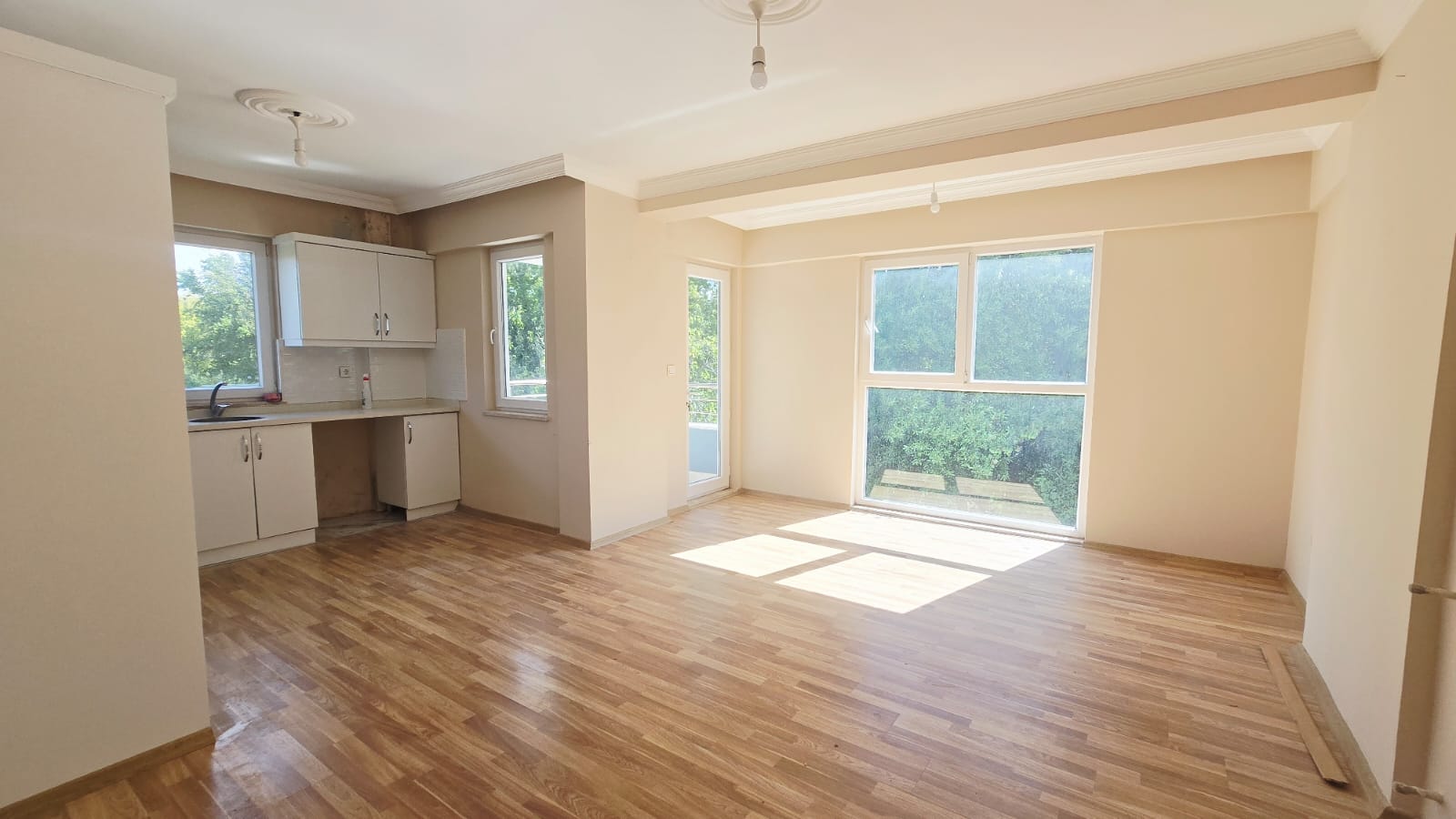 Altıntaşta Yatırımlık 2+1 Havuzlu Sitede Ferah Ara Kat