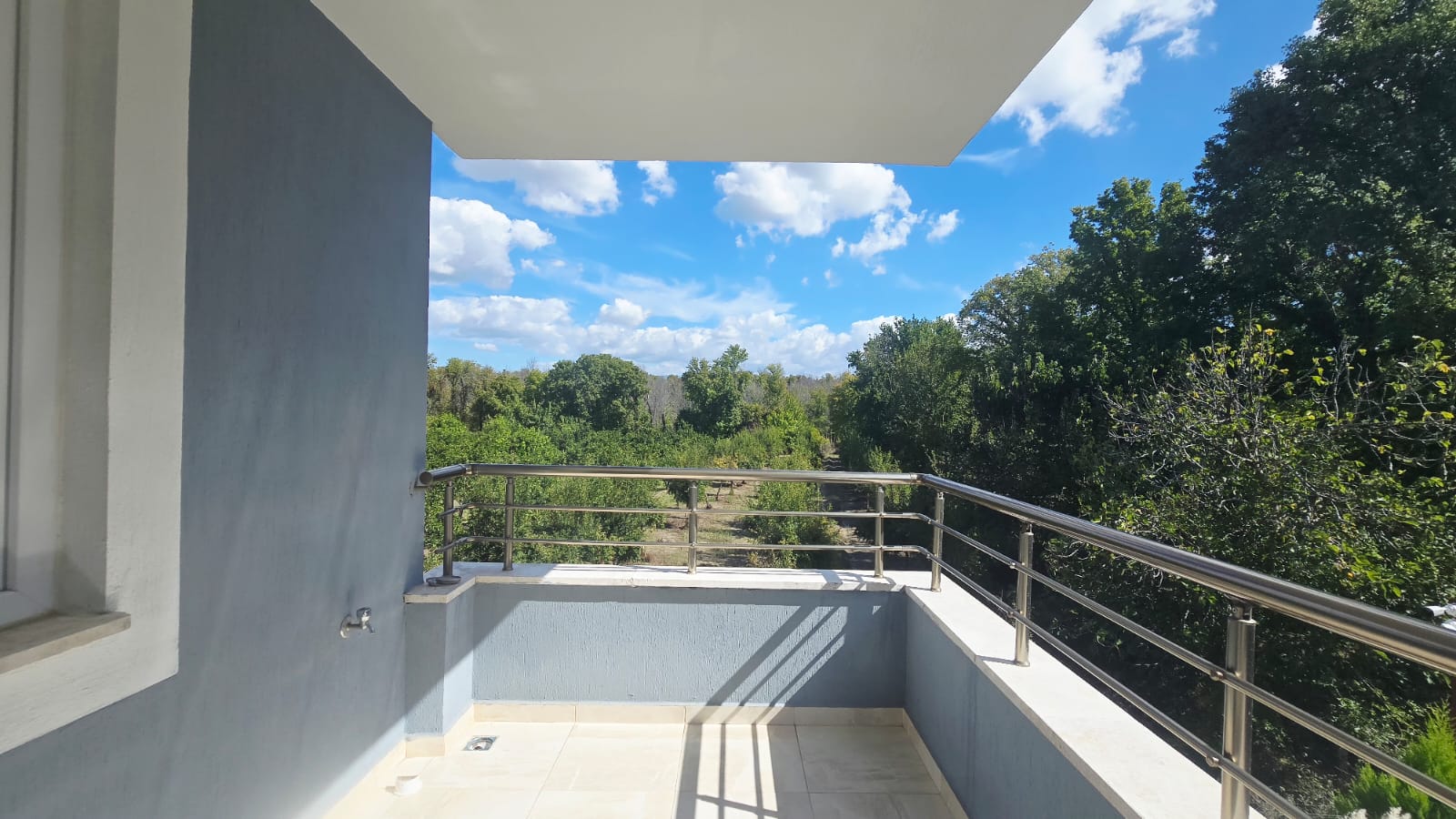 Altıntaşta Yatırımlık 2+1 Havuzlu Sitede Ferah Ara Kat