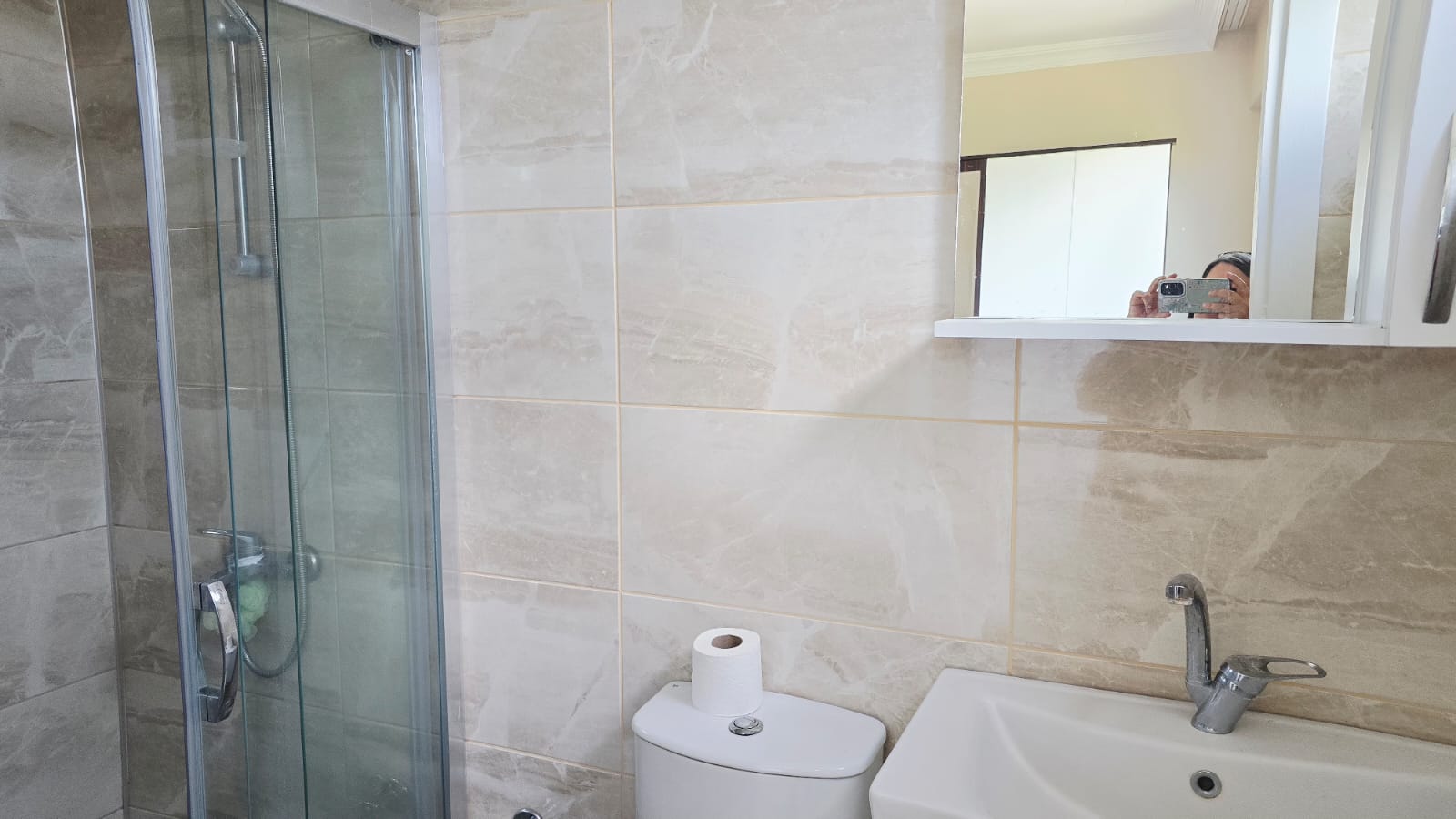 Altıntaşta Yatırımlık 2+1 Havuzlu Sitede Ferah Ara Kat