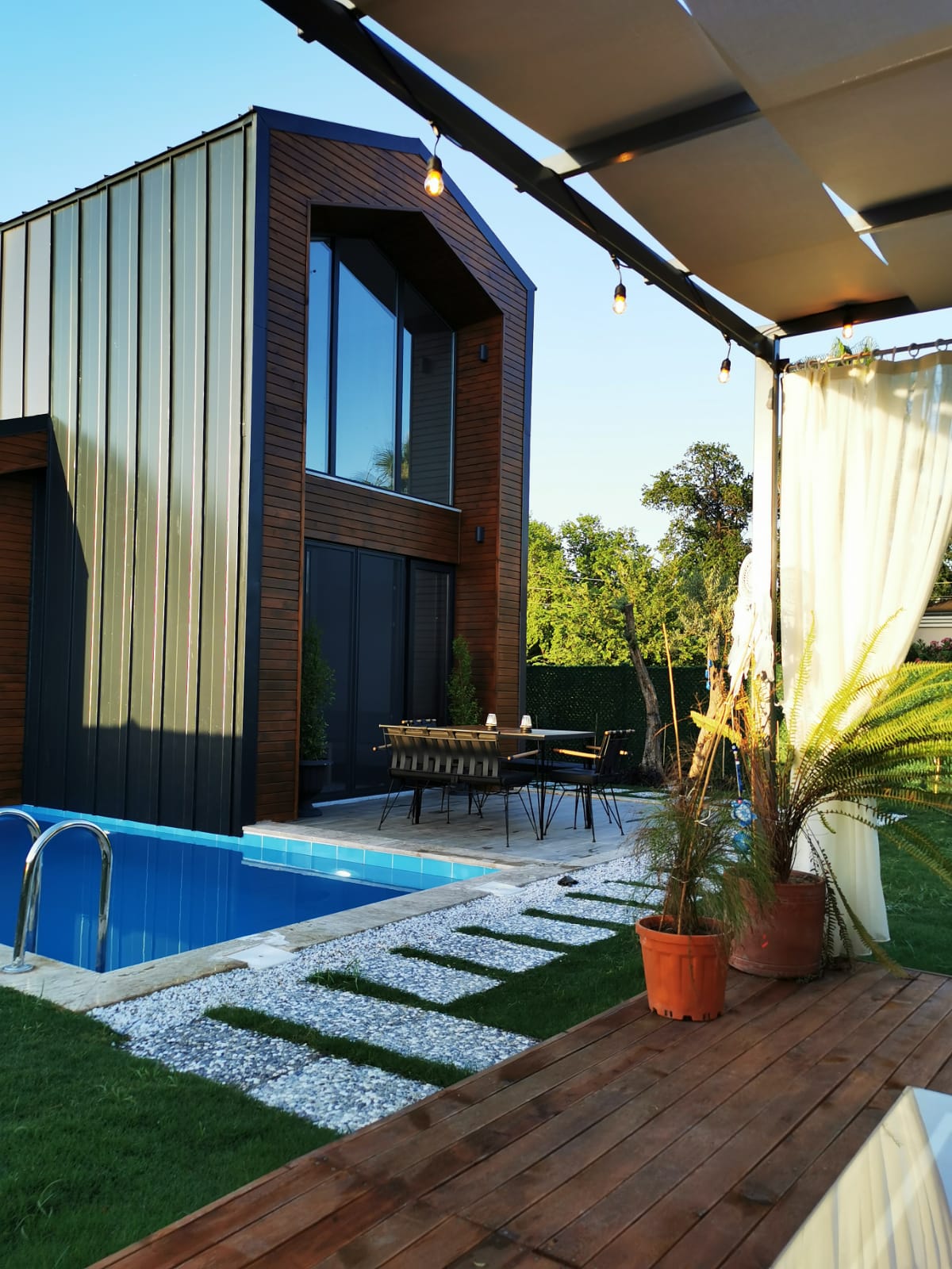 Altıntaşta Özel Havuzlu 120m² 2+1 Çelik Villa Tek Kaldı