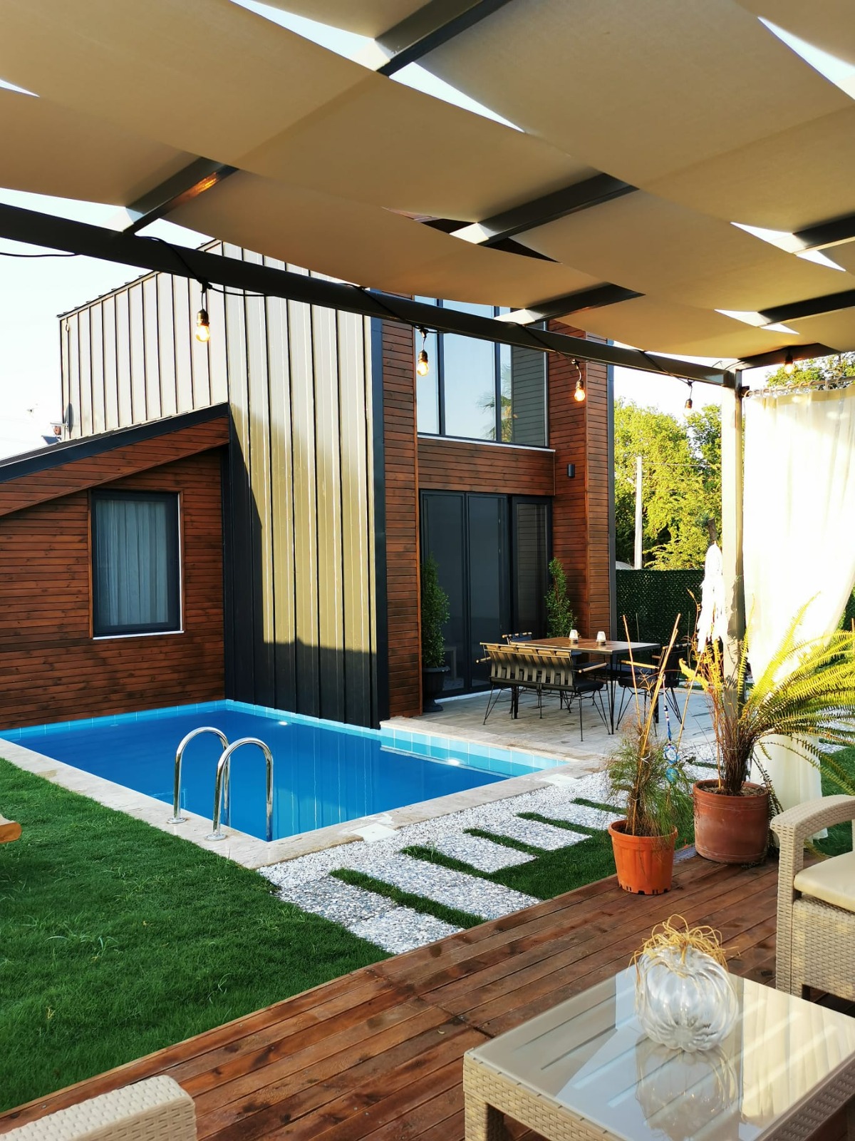 Altıntaşta Özel Havuzlu 120m² 2+1 Çelik Villa Tek Kaldı