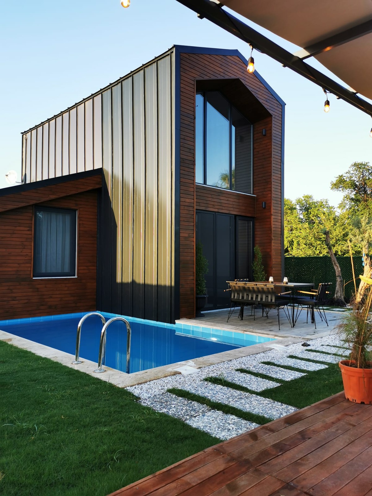 Altıntaşta Özel Havuzlu 120m² 2+1 Çelik Villa Tek Kaldı