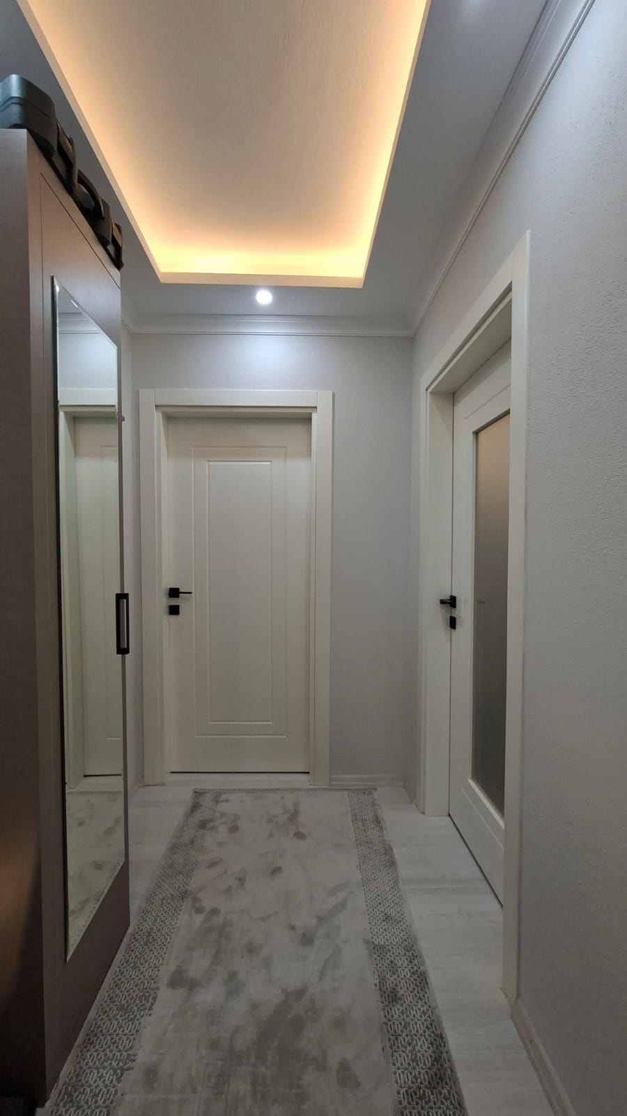 DALAMAN KARAÇALIDA MERKEZİ KONUMDA SATILIK 1+1 ARA KAT DAİRE