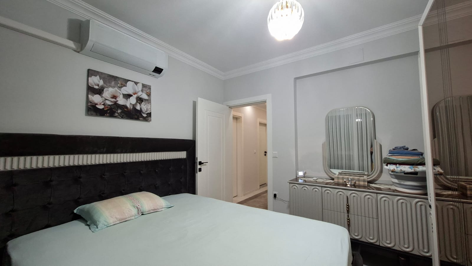DALAMAN KARAÇALIDA MERKEZİ KONUMDA SATILIK 1+1 ARA KAT DAİRE
